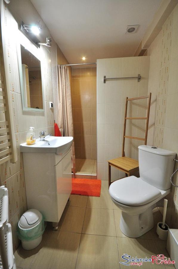Dom Kamien Z Jacuzzi I Bilardem